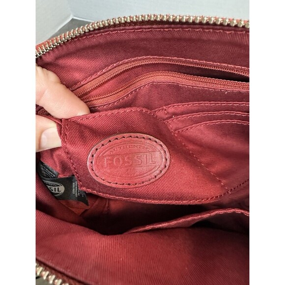 Fossil Red Leather Credit Card Slots Zipper Closure Crossbody Bag - Picture 11 of 16